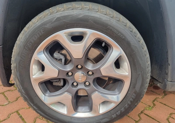Jeep Compass cena 65900 przebieg: 101000, rok produkcji 2018 z Koło małe 379